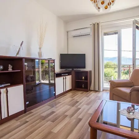 App Largo Apartment Nedeščina